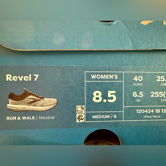 Brooks Woman’s Revel 7 Athletic Shoes in Black and White - BRAND NEW with tags - Picture 8 of 8